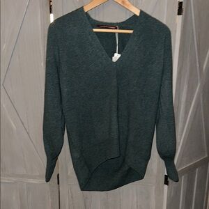 Women's V-Neck Cashmere Sweater in Dark Green